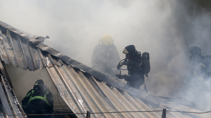 В Белгороде из-за атаки ВСУ загорелся жилой дом: есть пострадавший человек