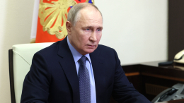 «Предпочитает вечером»: Песков объяснил приезд Путина в Кремль в воскресенье