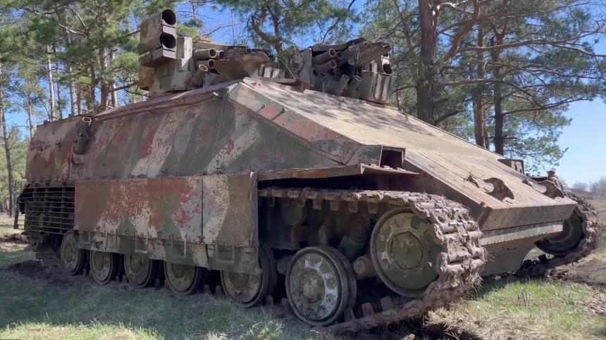 Из-под земли достали: военные РФ обнаружили спрятанный танк «Азова»* за пять миллионов долларов