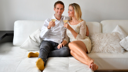 Выпьем за любовь: действительно ли умеренно выпивающие вместе пары живут дольше
