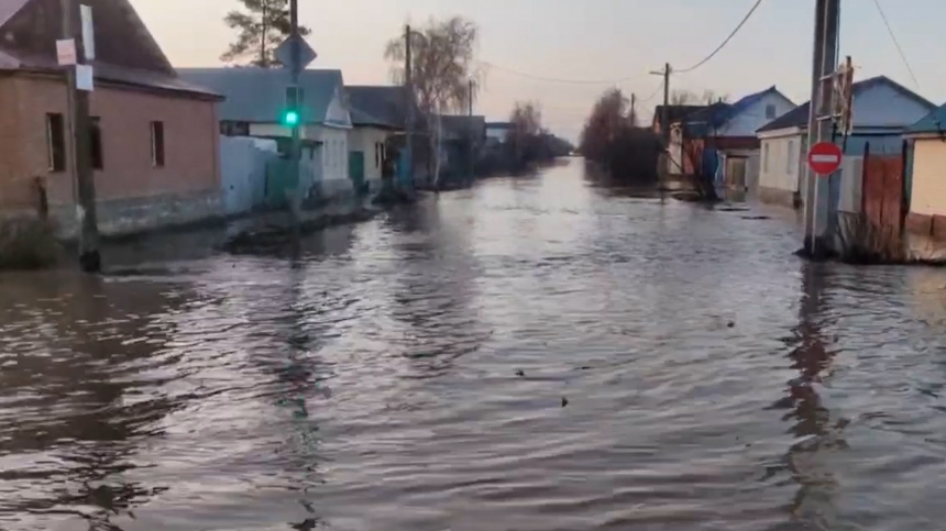 «Несколько километров»: власти региона рассказали о масштабах разрушения дамбы в Орске