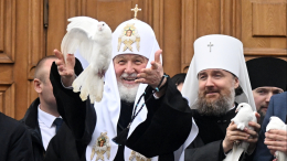 Патриарх Кирилл выпустил голубей в праздник Благовещения Пресвятой Богородицы