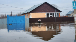 У многих сдают нервы: как людей эвакуируют из затопленного Оренбурга
