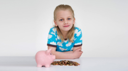Копейка рубль бережет: в каком возрасте ребенку нужно давать карманные деньги