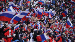 Число желающих уехать за границу россиян снизилось до исторического минимума
