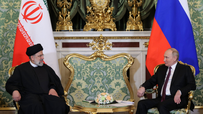 Путин обсудил с президентом Ирана эскалацию конфликта на Ближнем Востоке