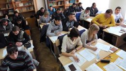 Частные организации не смогут проводить экзамены по русскому языку для иностранцев