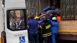 Умер госпитализированный через окно 300-килограммовый москвич
