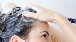 «Скинификация волос»: работает ли многоступенчатый уход за кожей головы