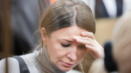 «Я, как психолог…»: Блиновская в суде в слезах умоляет отпустить ее из СИЗО