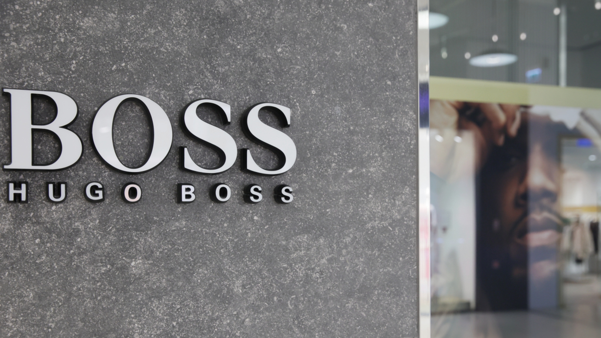 Сегодня Hugo Boss объявил что уходит из России