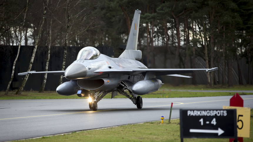 Европа обучит украинских пилотов F-16 к концу 2024 года