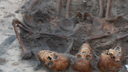 «Ноги перемотаны скотчем»: в Авдеевке нашли захоронения мирных жителей