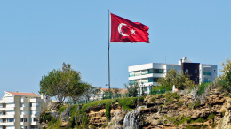 «Разница в национальности»: отель в Анталье взял завышенную плату с турка