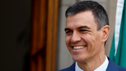 «Продолжать с большей силой»: премьер Испании Санчес останется на посту
