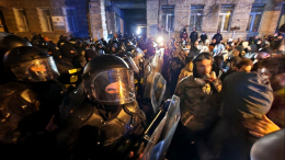 Спецназ начал разгонять митингующих в Тбилиси резиновыми пулями и водометами