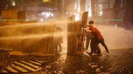 Тбилиси погрузился в хаос: протесты из-за закона об иноагентах разгораются с новой силой