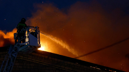Крупный пожар охватил административное здание на востоке Москвы