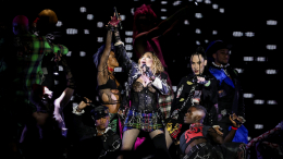 «Утонченная и ослепительная»: Мадонна дала масштабный концерт на пляже Рио-де-Жанейро
