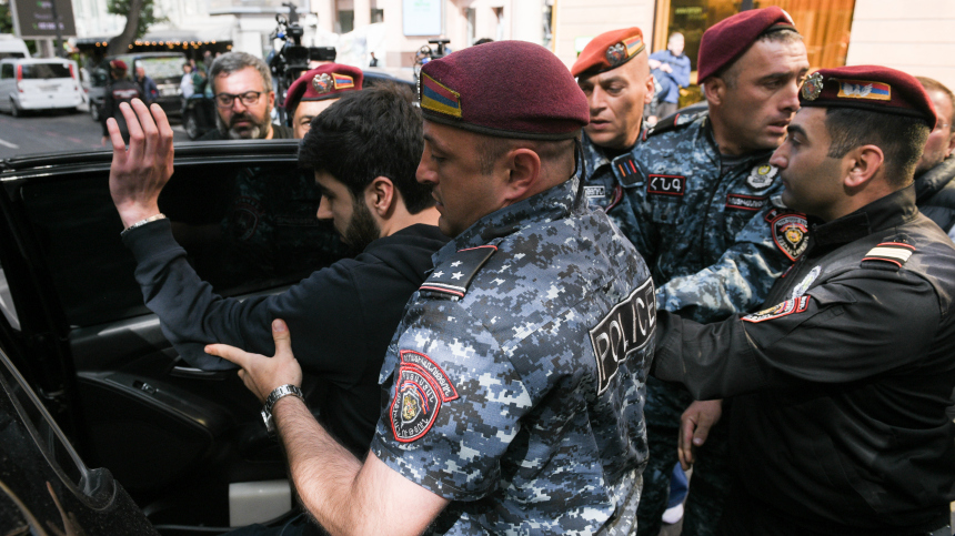 В Ереване задержали более 100 участников акции протеста