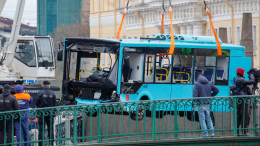 Кто виноват? В Петербурге продолжается разбирательство по делу о падении автобуса в Мойку