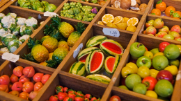 Полезные свойства и витамины: какой фрукт защитит от болезни Альцгеймера и рака