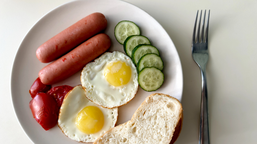 Вред, да и только: какие ошибки во время завтрака портят фигуру и здоровье