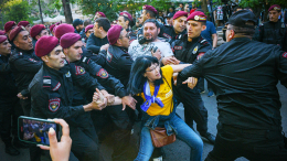 Столицу Армении охватили массовые беспорядки. Главное о ситуации в Ереване