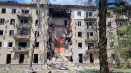В Луганске после ракетного удара ВСУ обрушился подъезд жилого дома
