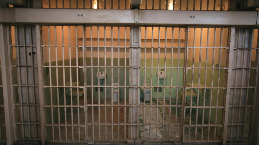 «Привязывали к стулу»: в США невиновная женщина провела в тюрьме 43 года