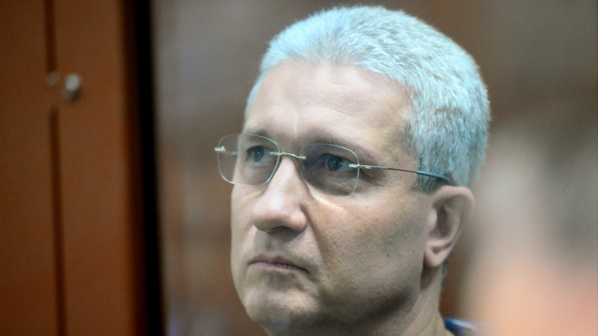 Суд продлил арест отстраненному от должности замминистра обороны Иванову