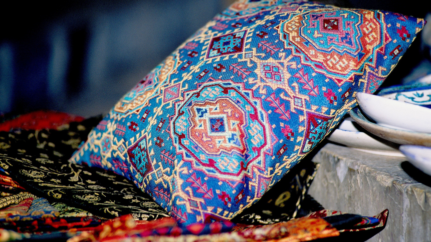 На форуме городов стран БРИКС+ Узбекистан продемонстрирует шелковые изделия