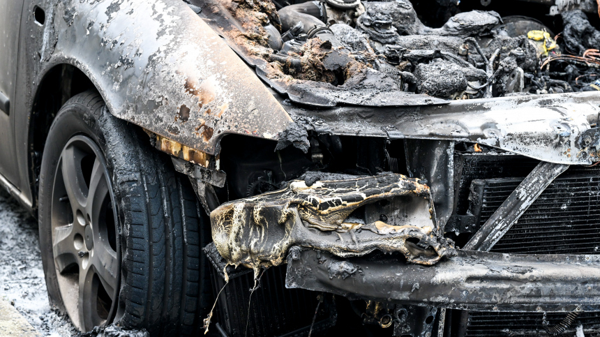 Ответные меры: на Украине местные жители дали отпор военкому и подожгли его авто