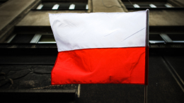 Захарова о планах Польши построить стену на границе с РФ: «Только шипами внутрь»
