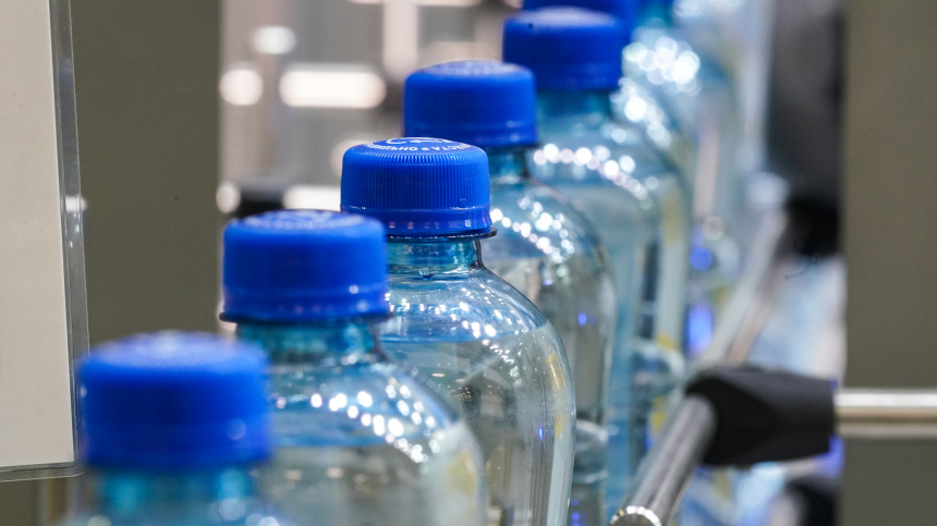 Вредно ли пить воду из пластиковой бутылки?