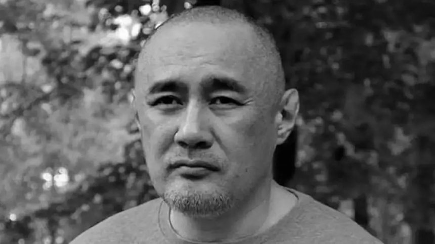 Казахстанский журналист Айдос Садыков умер после покушения в Киеве