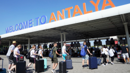 Коллапс в Анталье: российские туристы попали в капкан в Турции