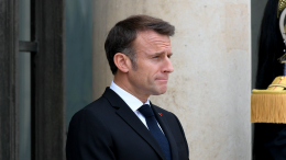 «Указали на дверь»: почему досрочные выборы во Франции завершились для Макрона провалом