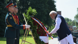 Премьер Индии Моди возложил венок к Могиле Неизвестного Солдата у Кремля