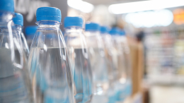 «Нет исследований»: в чем разница между водой из-под крана и бутилированной