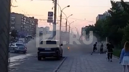 В Новосибирске иномарка на высокой скорости влетела в четыре машины