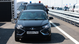 Песков объяснил приезд Путина на открытие трассы М-11 на Lada Aura