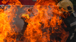 Мощный пожар произошел в жилом доме в Ульяновске