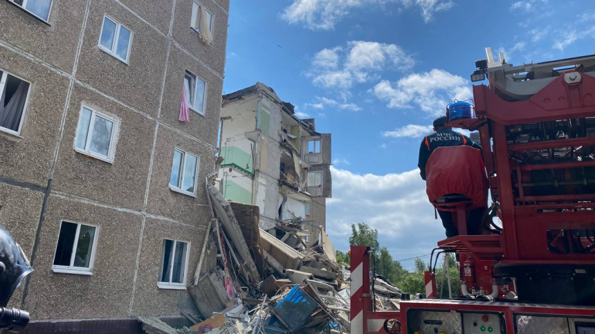 Под завалами дома в Нижнем Тагиле есть дети: «Поднимался по лестнице, когда рухнул подъезд»