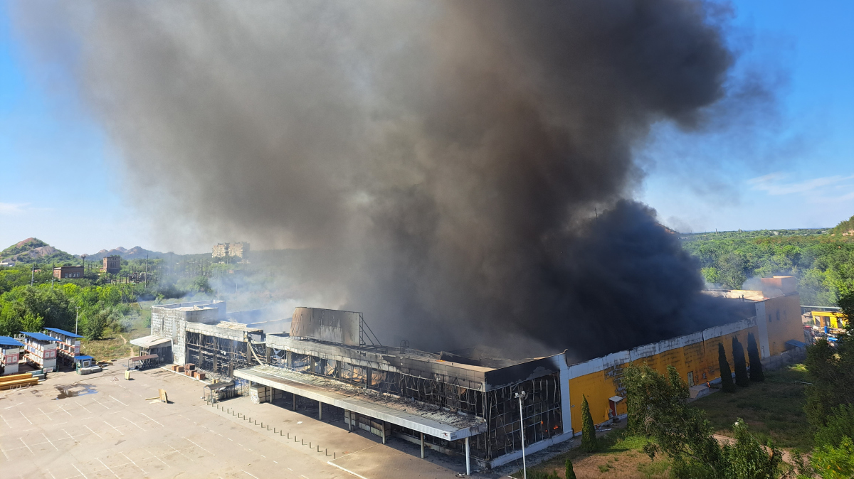 Атака на тц в донецке. Атака на тц в донецке. Шахтерская площадь донецк. Трц донецк сити. Донецк сити донецк.