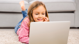 Гаджет в руках ребенка: когда увлечение становится зависимостью