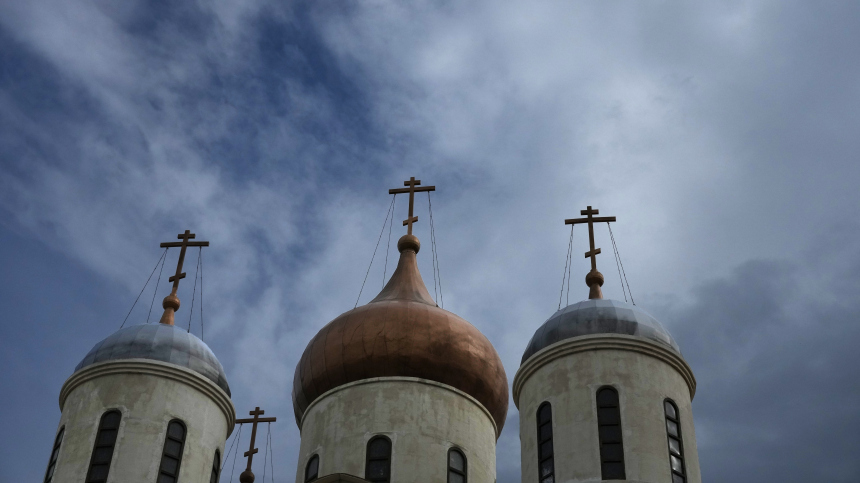 Неизвестные в балаклавах напали на собор УПЦ в Черкассах: главные новости