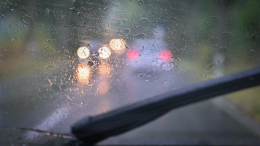 Чем обработать стекла в машине, чтобы они не запотевали: нашли самое лучшее средство