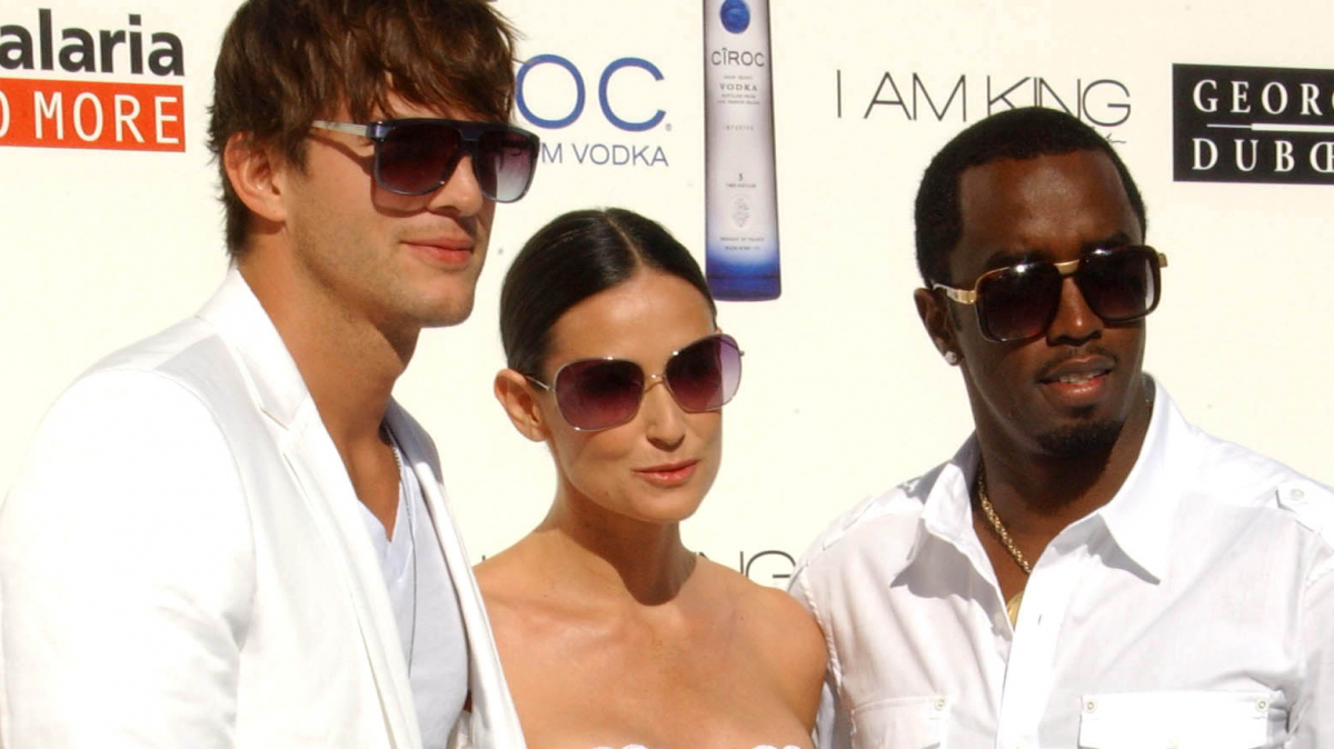 Эштон Катчердің жалаңаш бейнесі