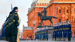 Собянин поздравил ветеранов с годовщиной контрнаступления в Битве под Москвой